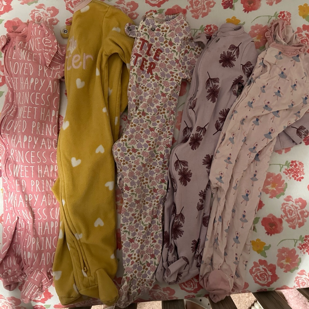 Baby girl 6-9 month sleepers. 4 carters brand 9months, 1 MagneticMe 6-9months.